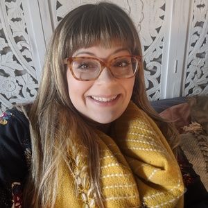 Meet your Posher, Carolyn